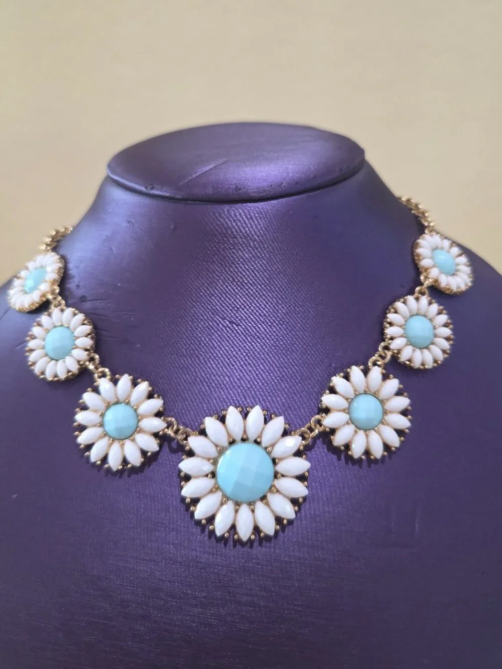 Retro White Blue Daisy Flower Statement Bib Collar Gold Floral Necklace